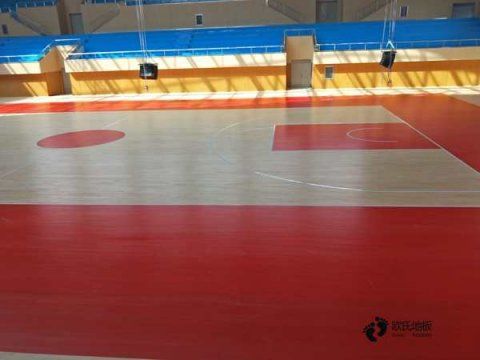 篮球体育木地板安装团队