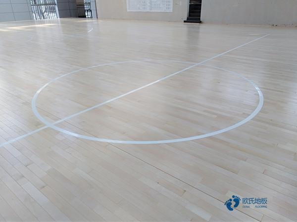 双龙骨篮球馆木地板如何保洁3